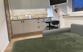 32 Airport Apartment
